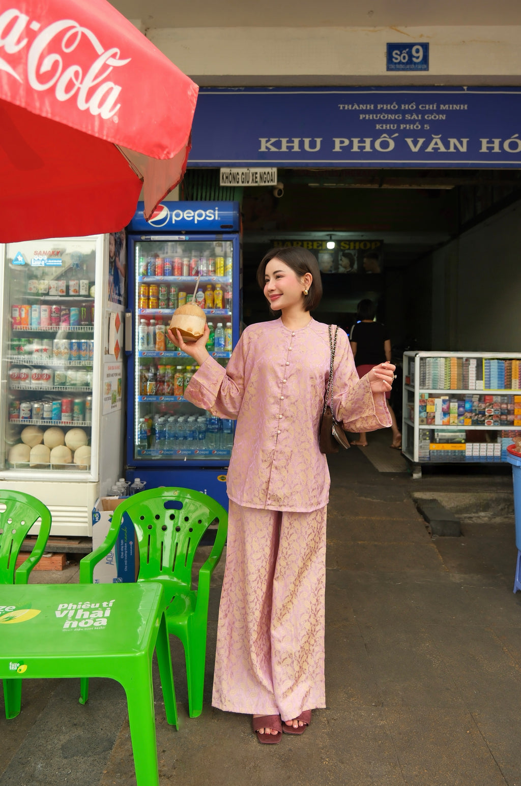UYỂN TÍM