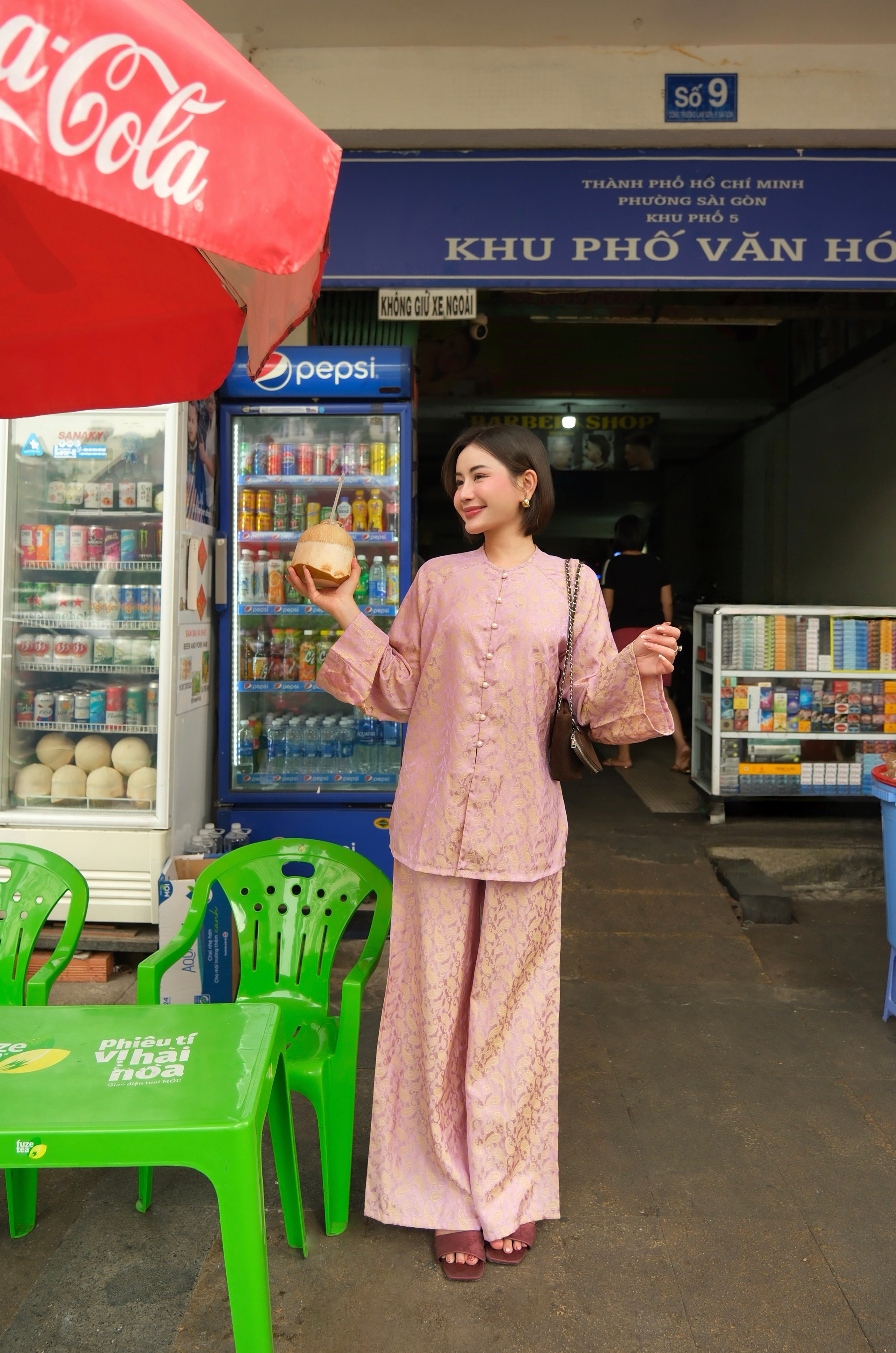 UYỂN TÍM