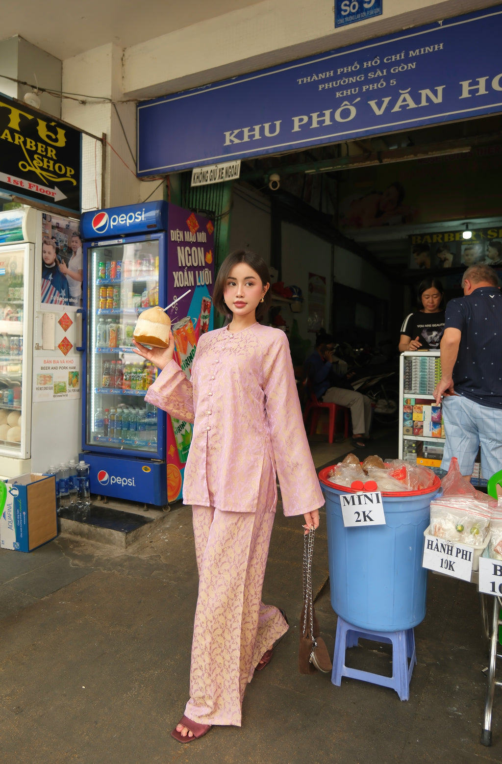 UYỂN TÍM