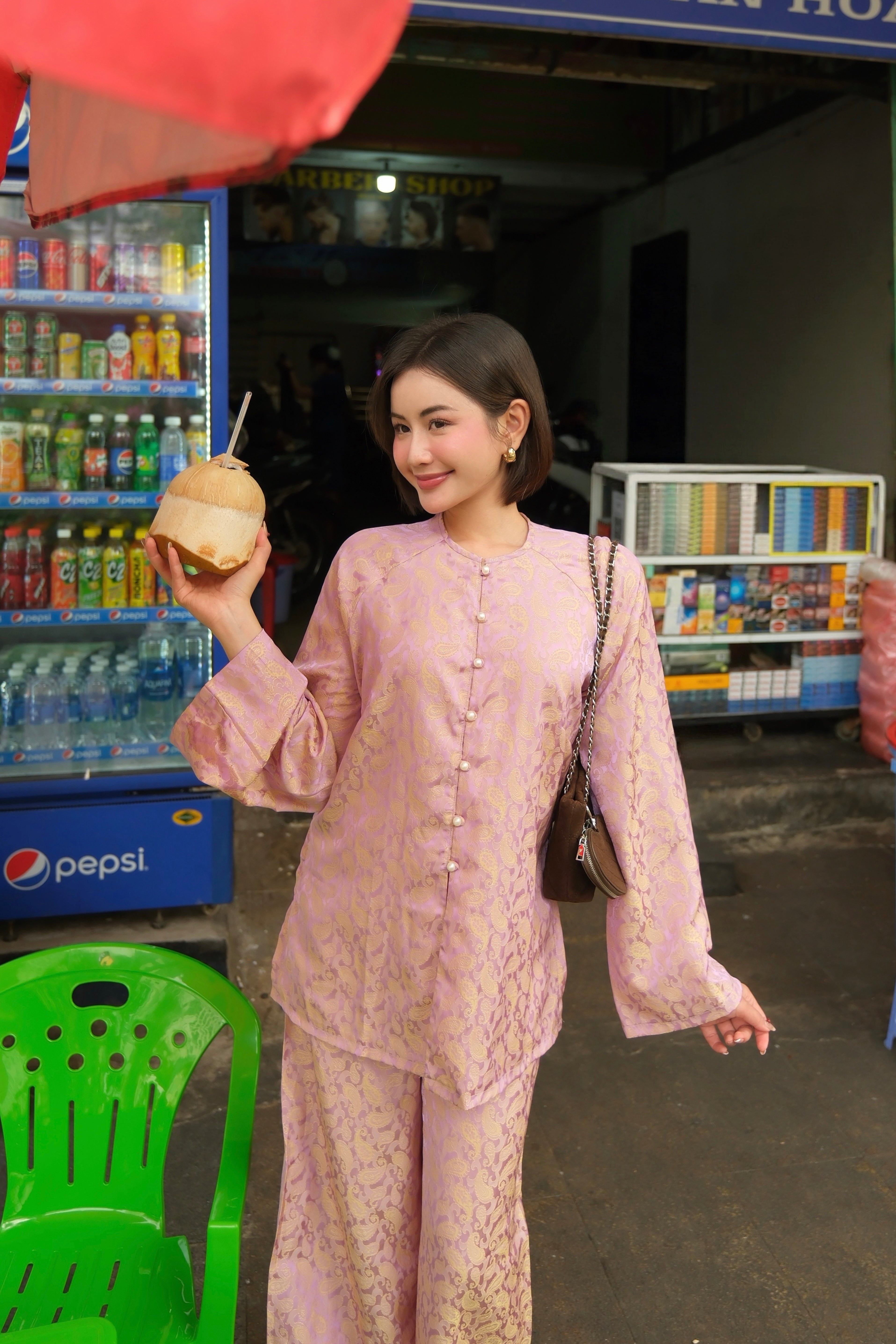 UYỂN TÍM