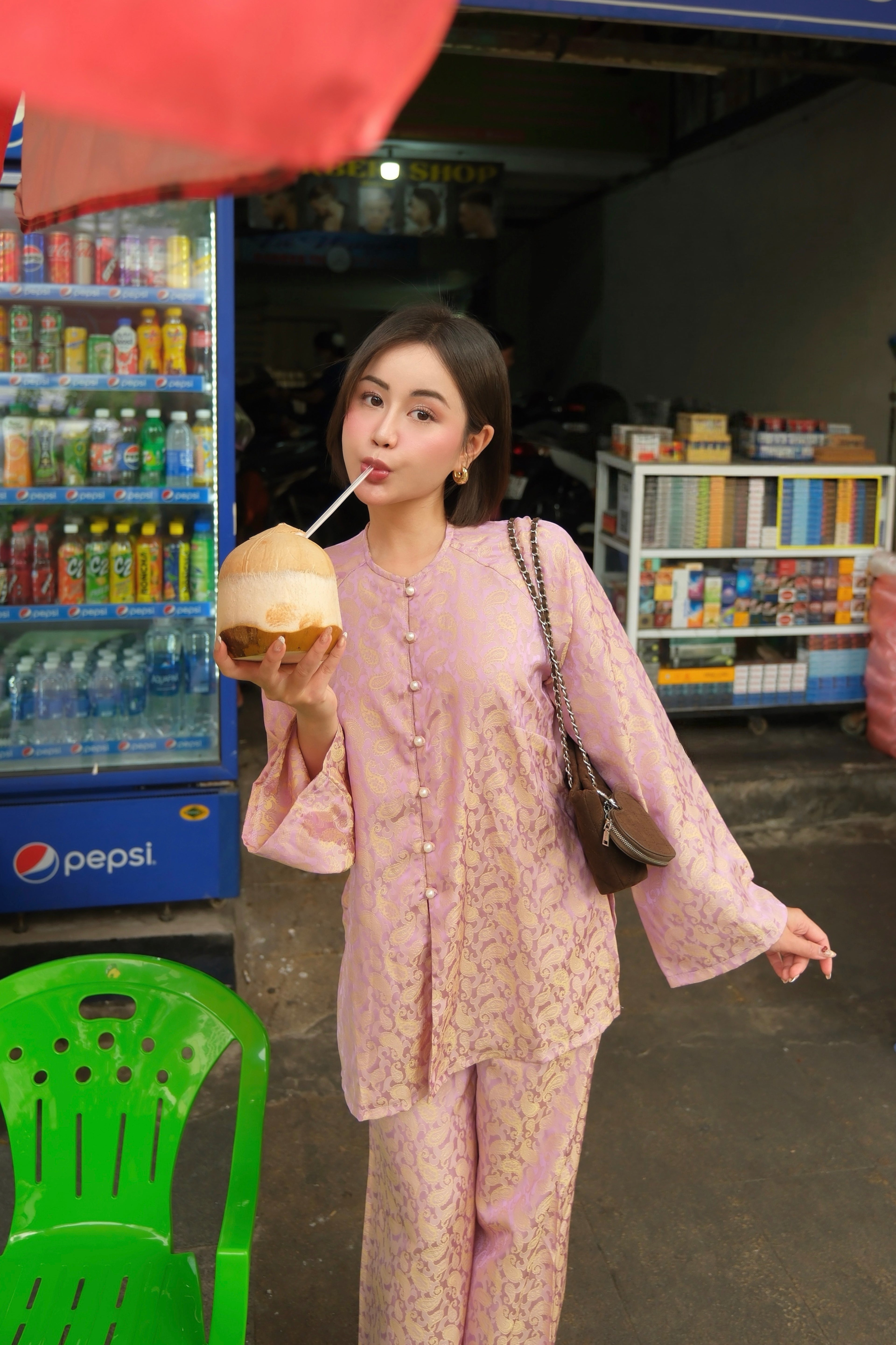 UYỂN TÍM