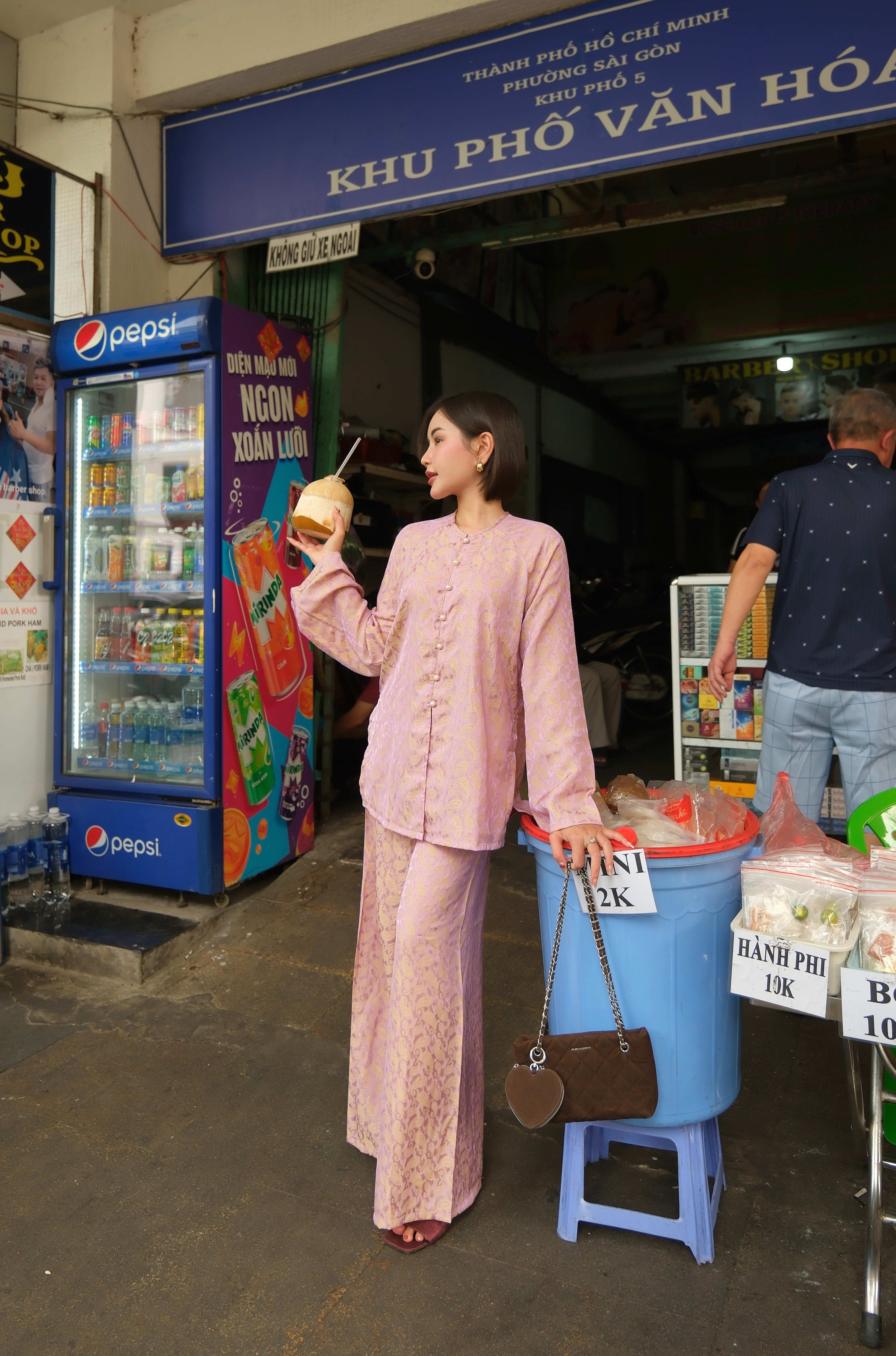 UYỂN TÍM