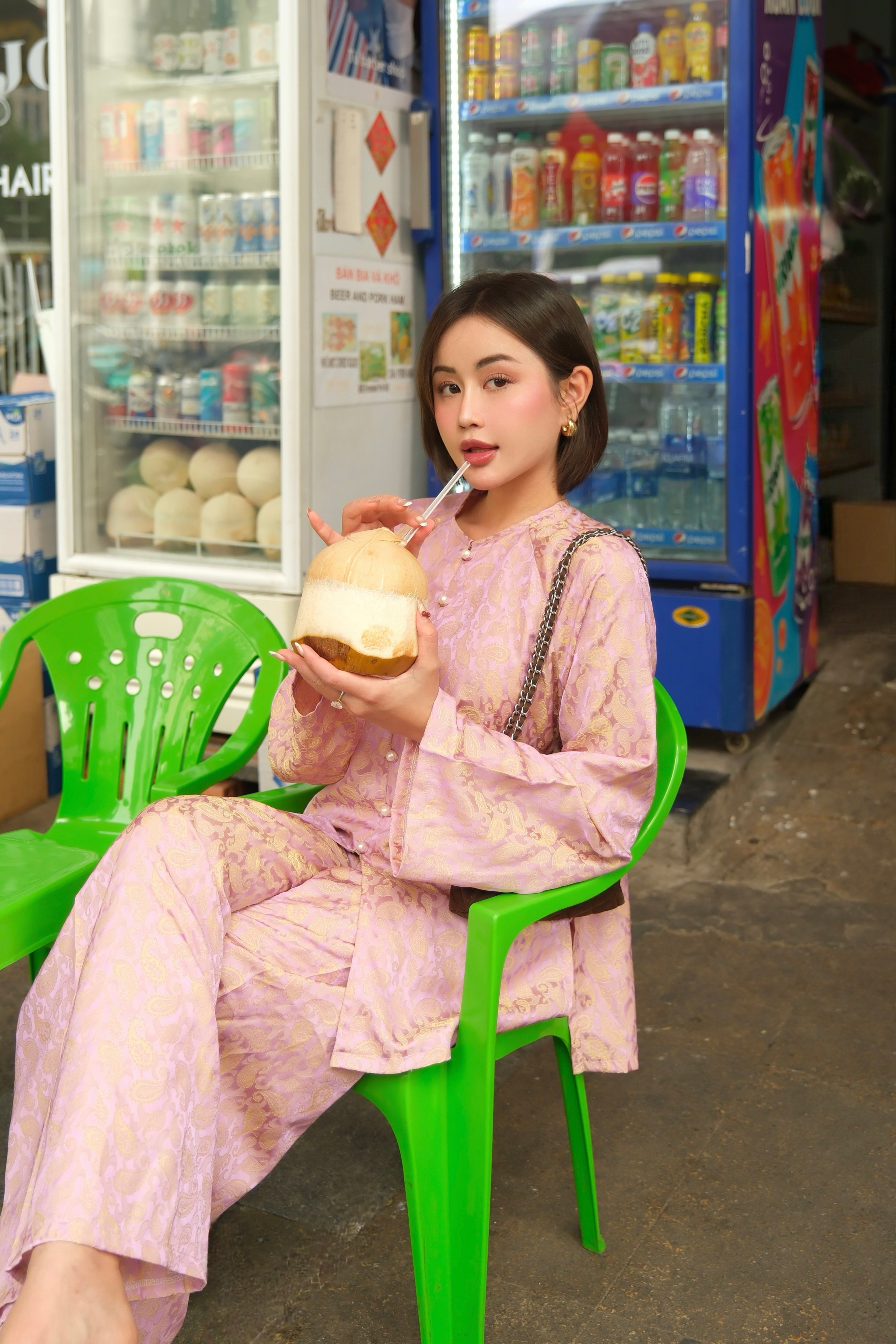 UYỂN TÍM