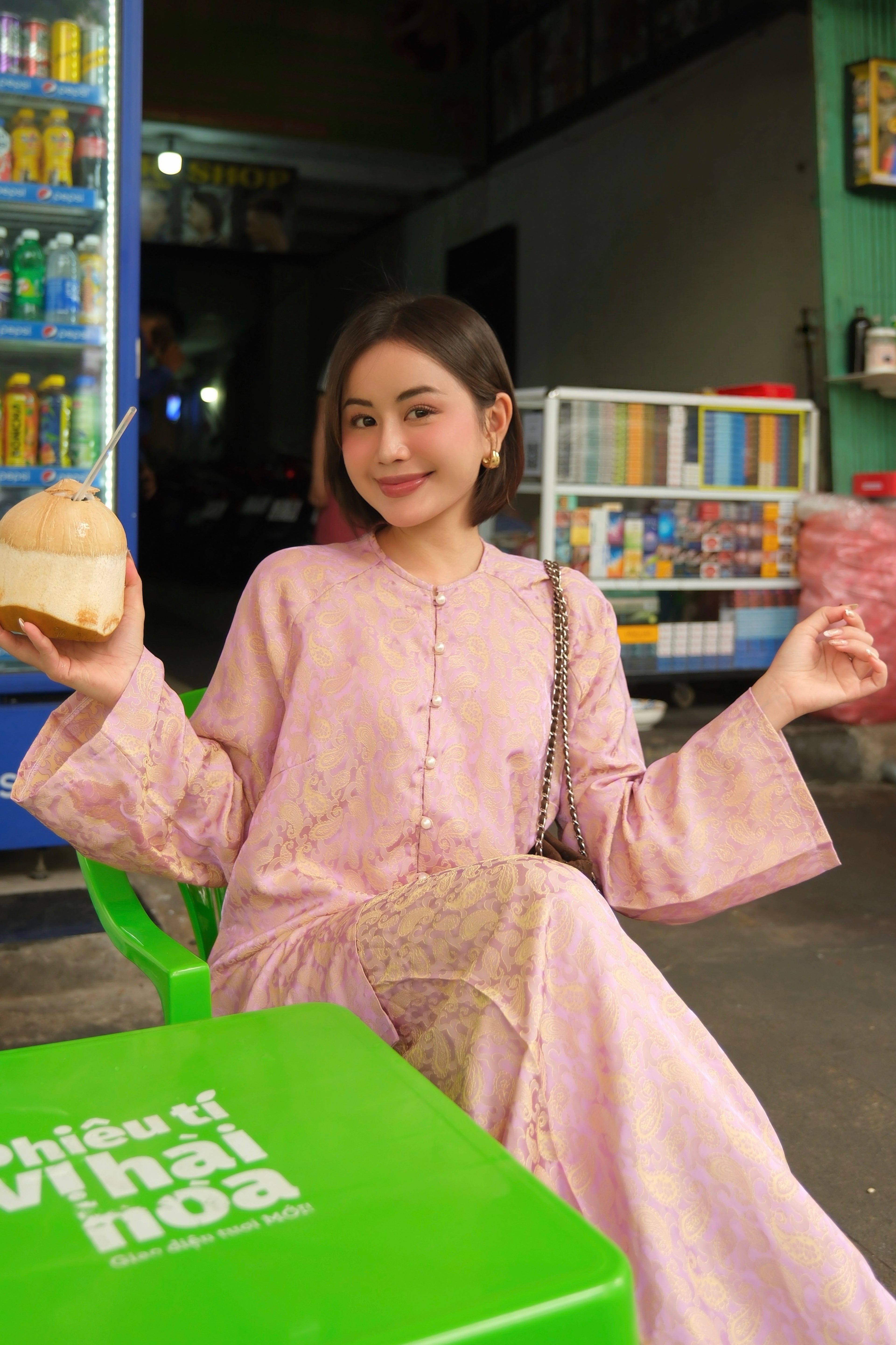 UYỂN TÍM