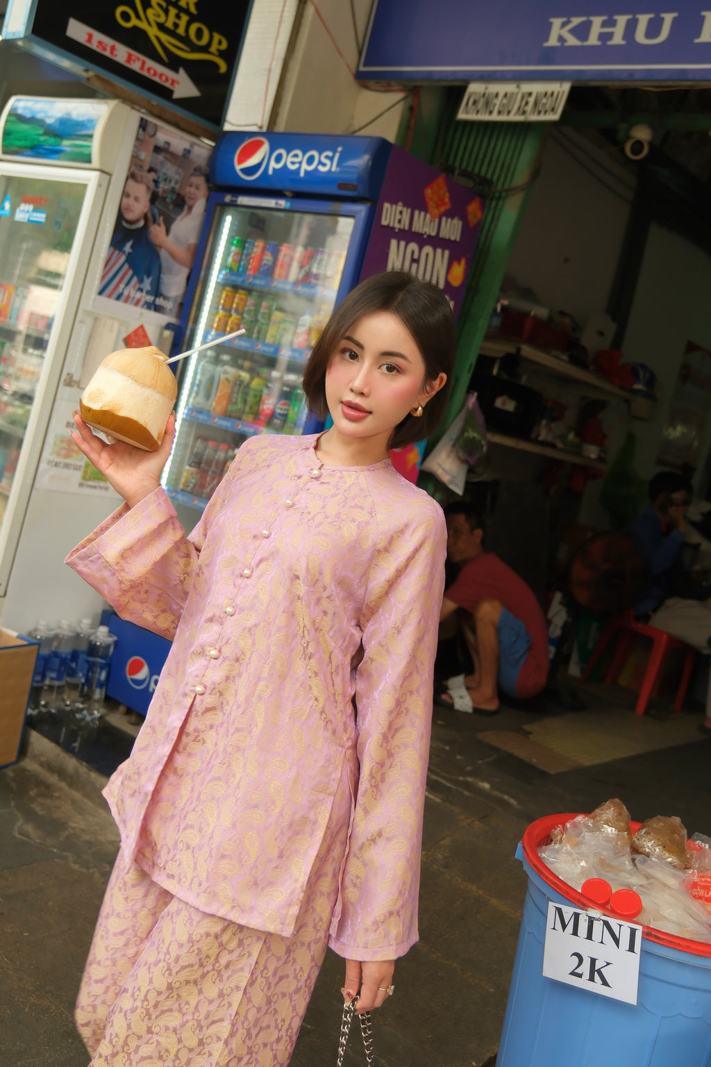 UYỂN TÍM