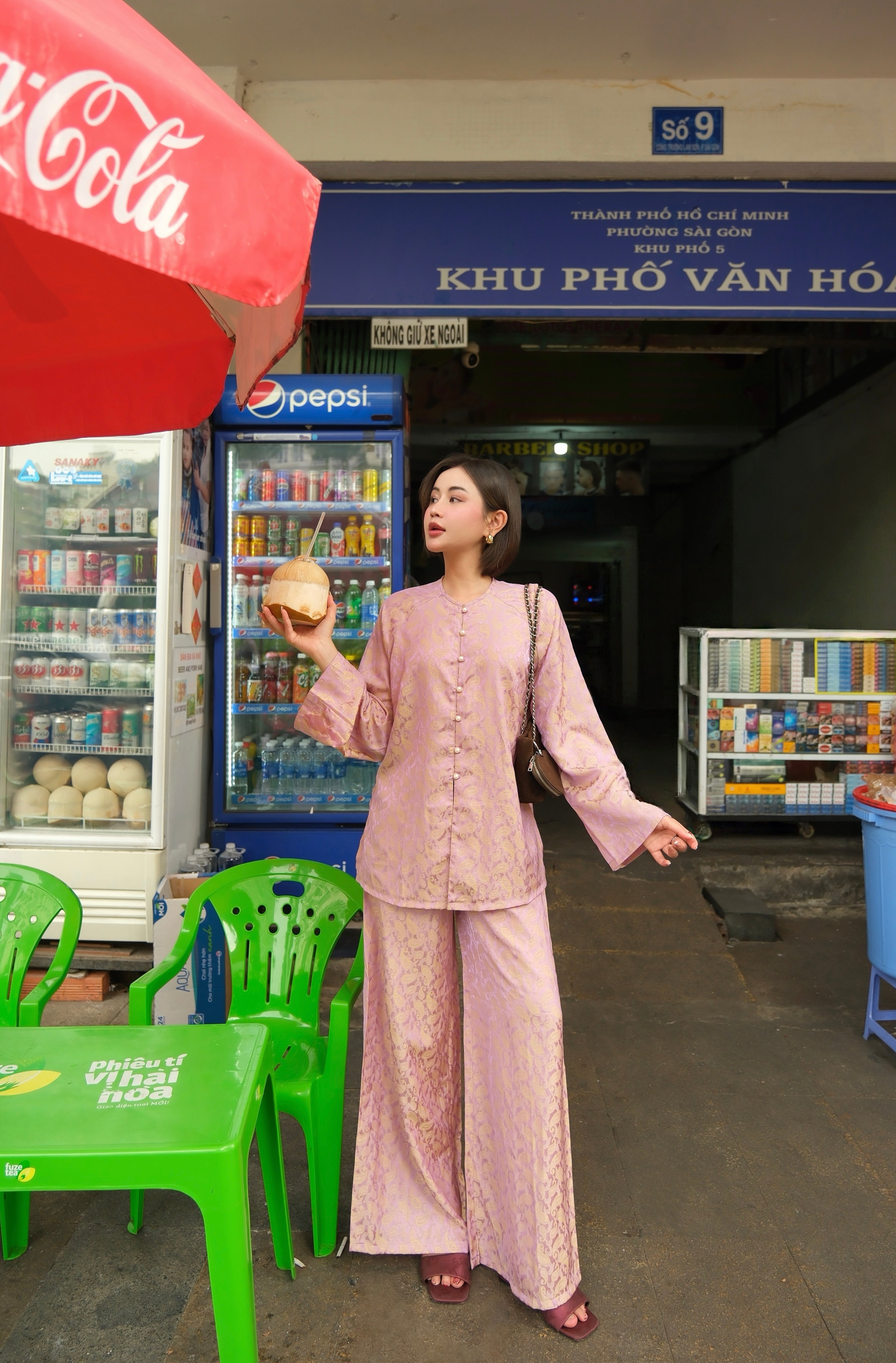 UYỂN TÍM