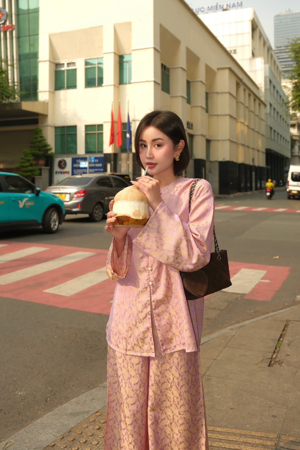 UYỂN TÍM