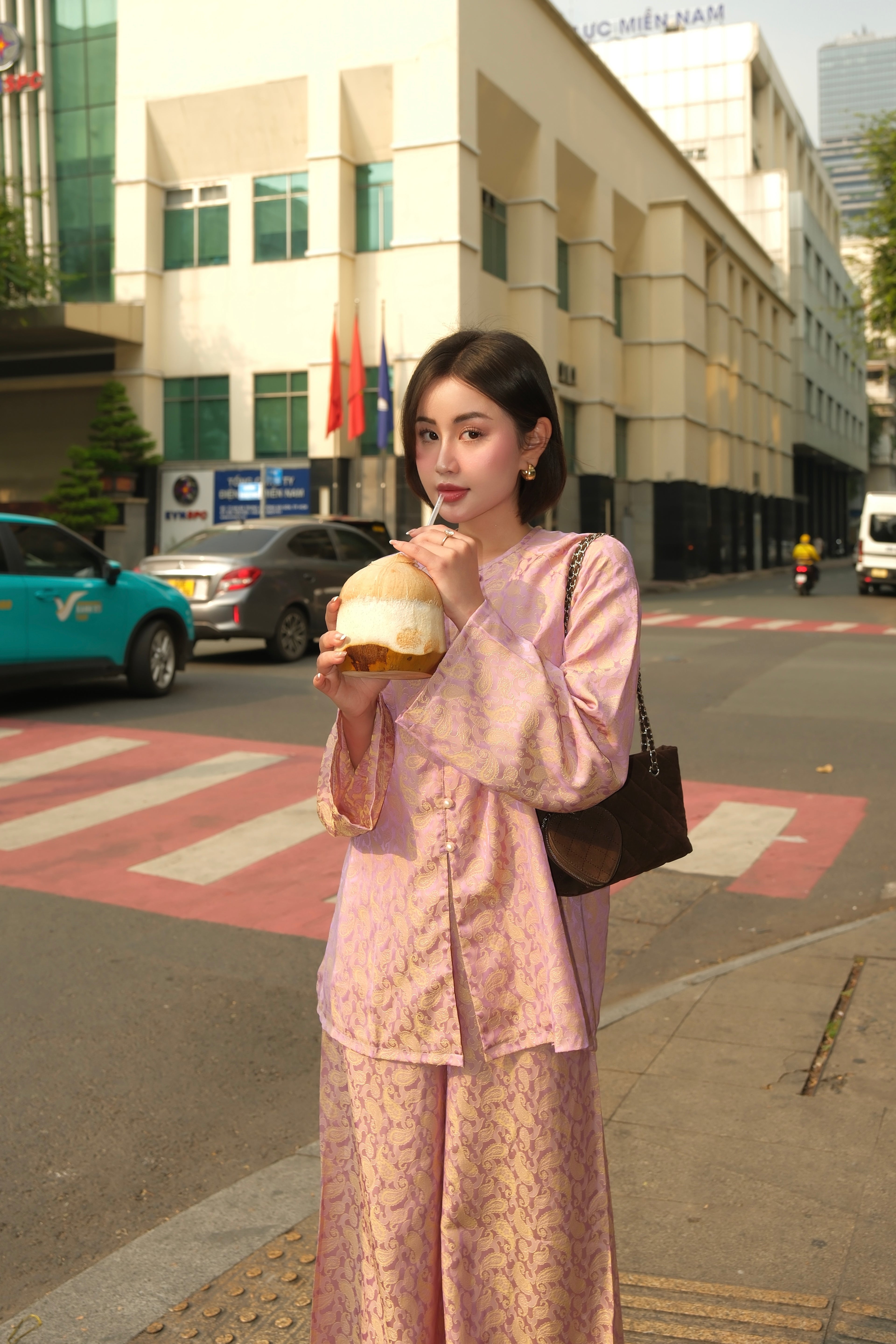 UYỂN TÍM