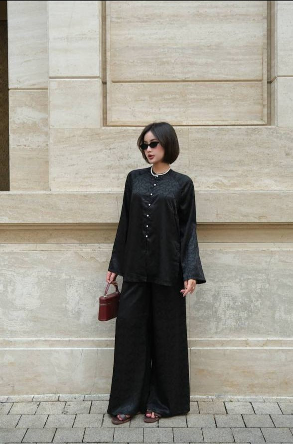 Soft Blossom Silk Set in Black - front view | RoseBae